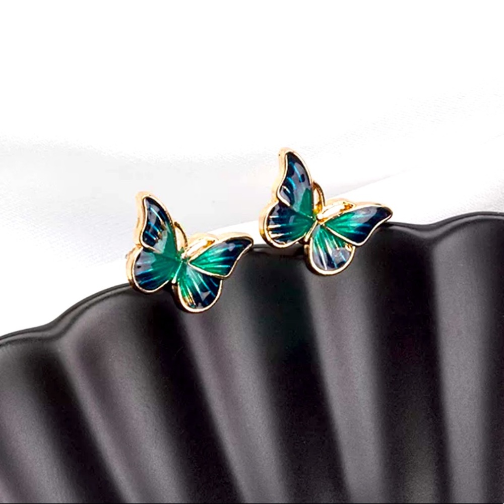 🦋 Elegant Oil Painted Butterfly Stud Earrings 🦋 - Picture 2 of 4